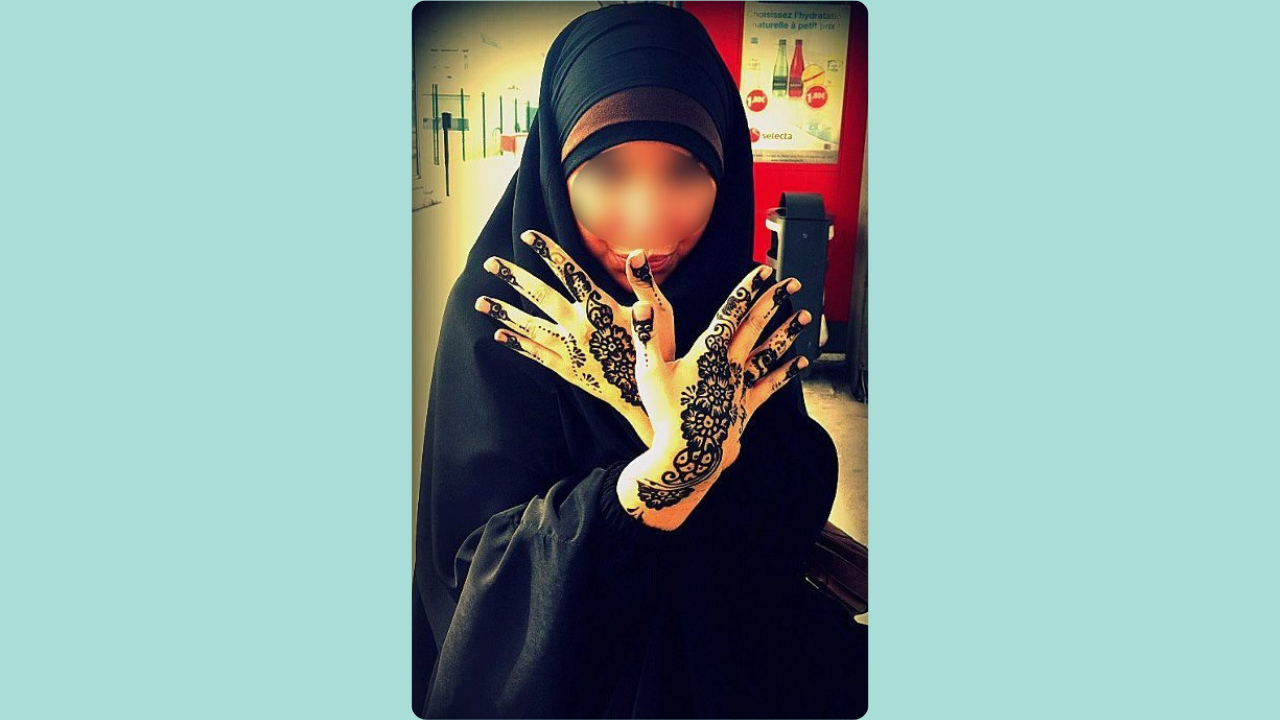 Teenage street style “avec Jilbab”…